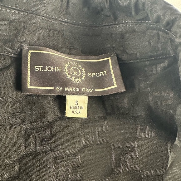 Black rain coat. - Picture 4 of 6